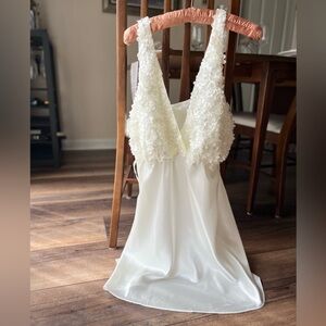 Flora Cream Nightgown w/ floral appliqué in size 2X! Tie back, adjustable straps